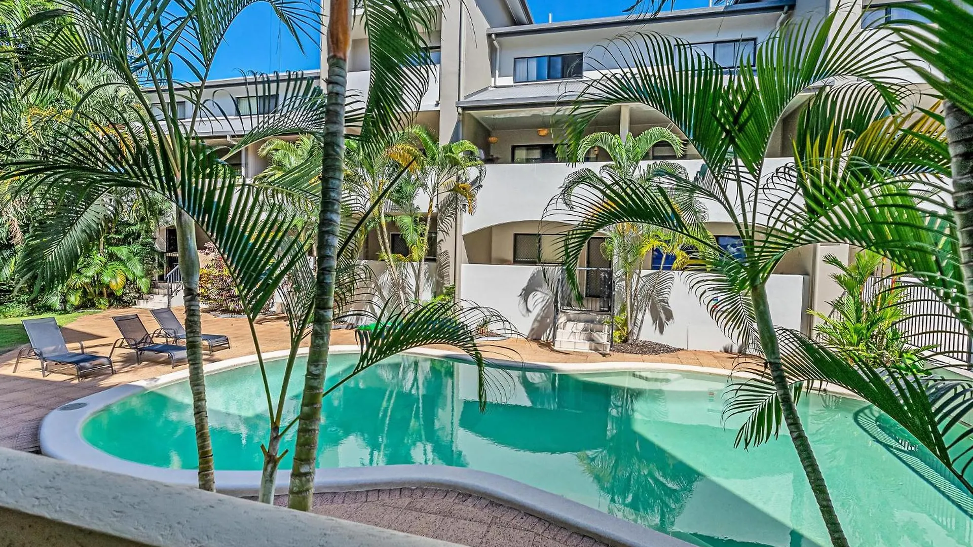 Poolside On Martyn - Relax By The Resort Pool Cairns Apartman
