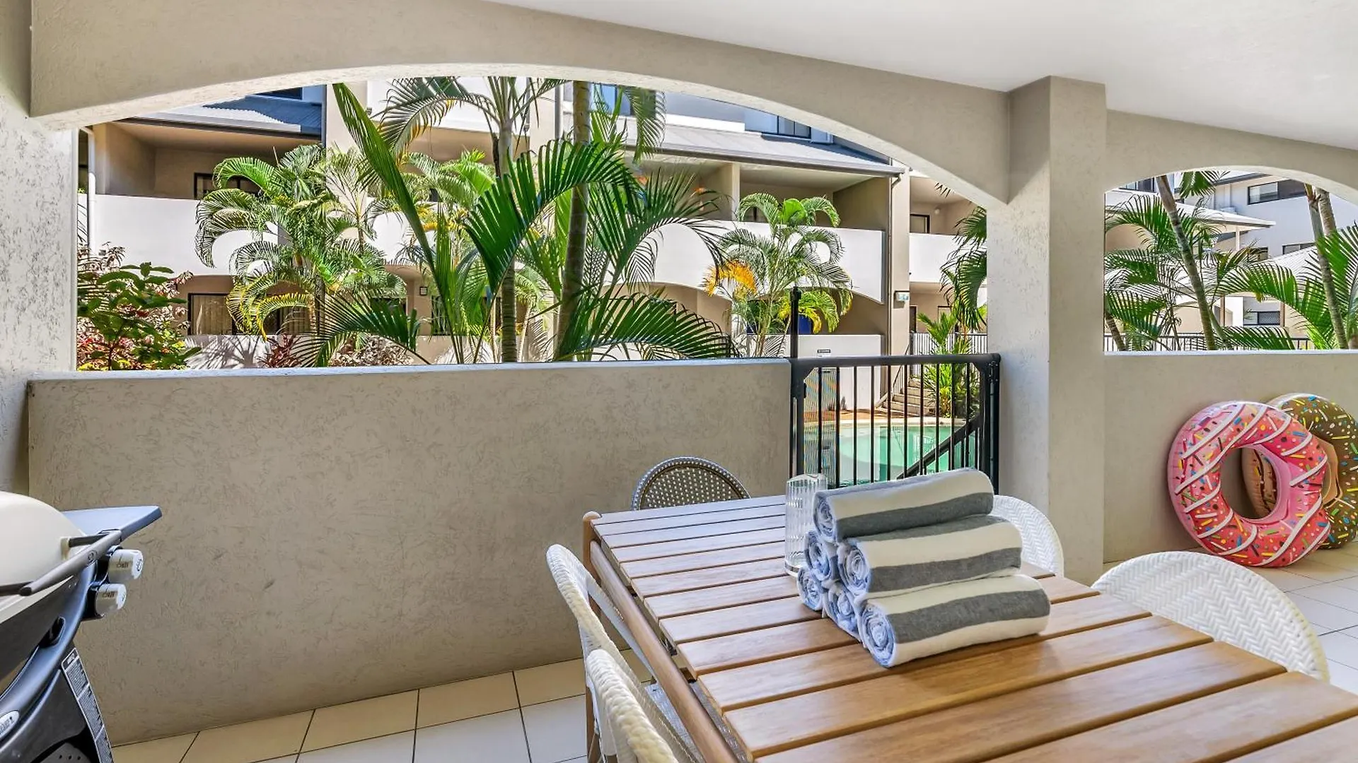 Poolside On Martyn - Relax By The Resort Pool Cairns Australia