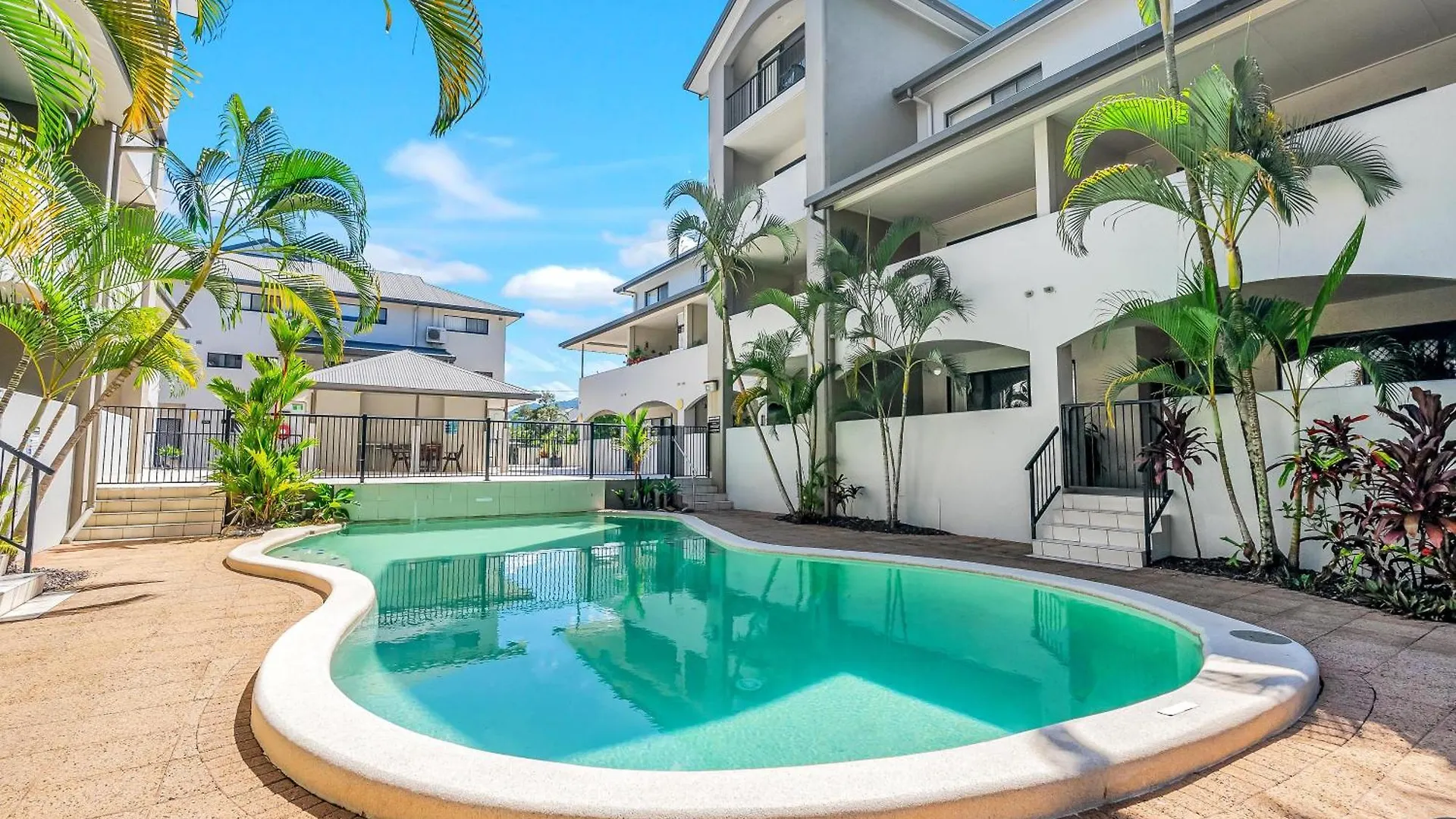 Poolside On Martyn - Relax By The Resort Pool Cairns Apartament